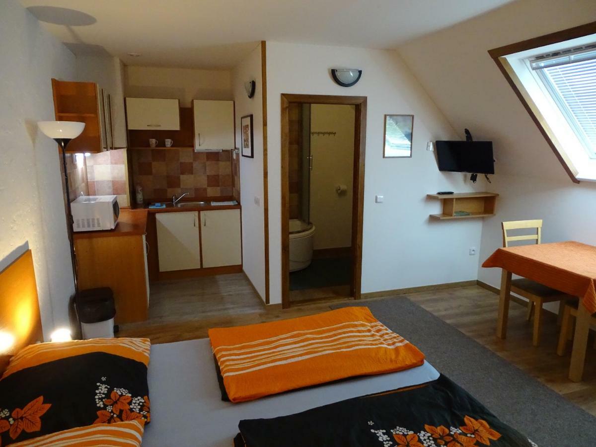 Penzion Pod Vápenkami Strážnice Exterior foto